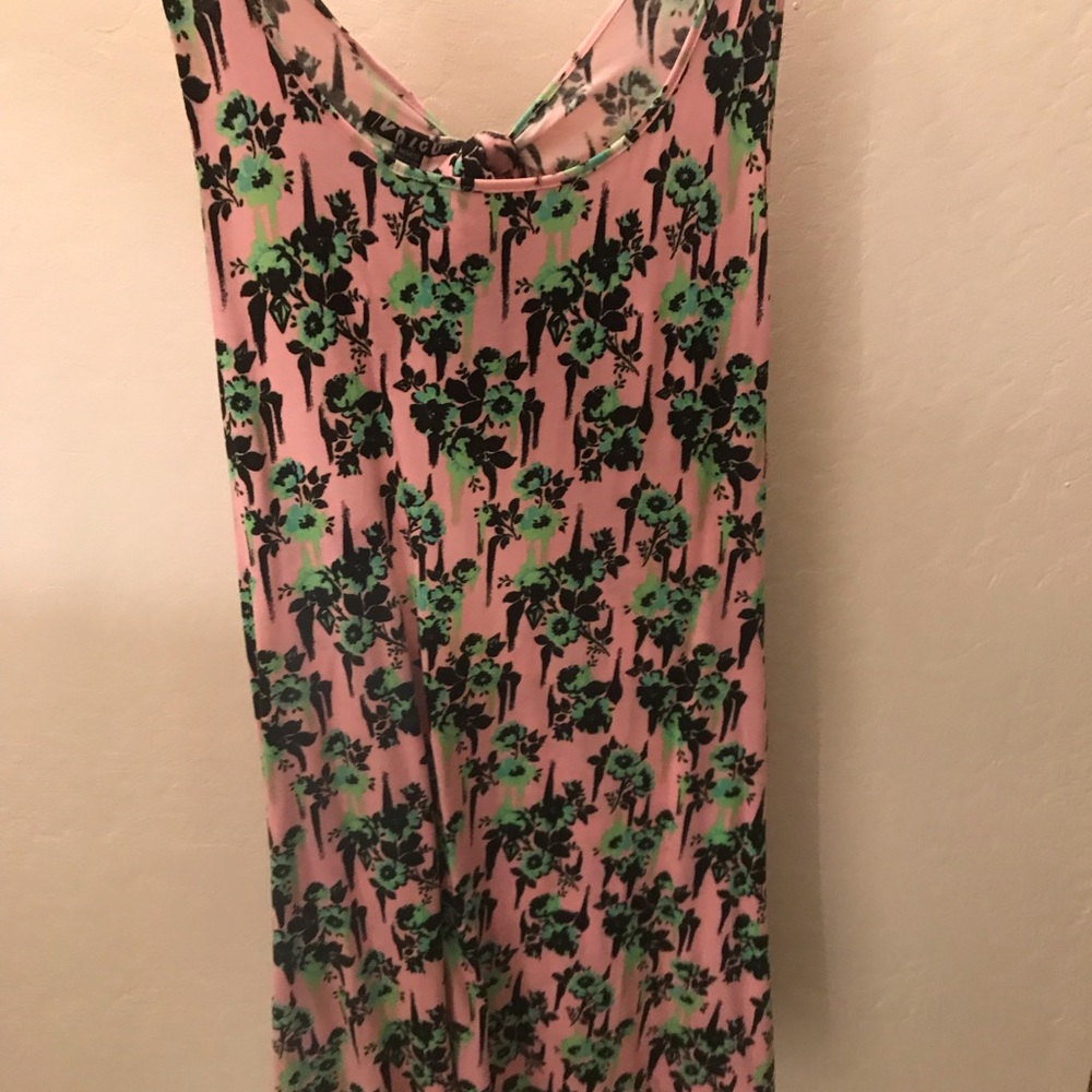 Volcom tank